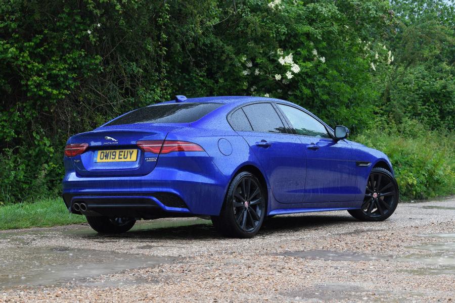  Jaguar XE D180 SE R-Dynamic AWD 2019 года  (UK) (фото 13 из 40)